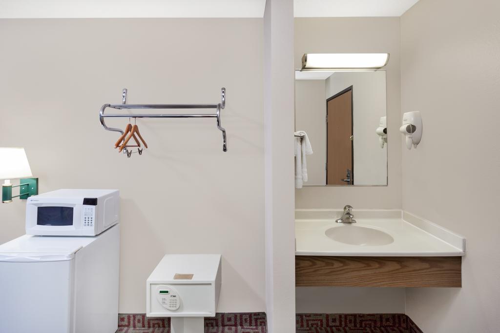 מלון Super 8 By Wyndham Muscatine מראה חיצוני תמונה